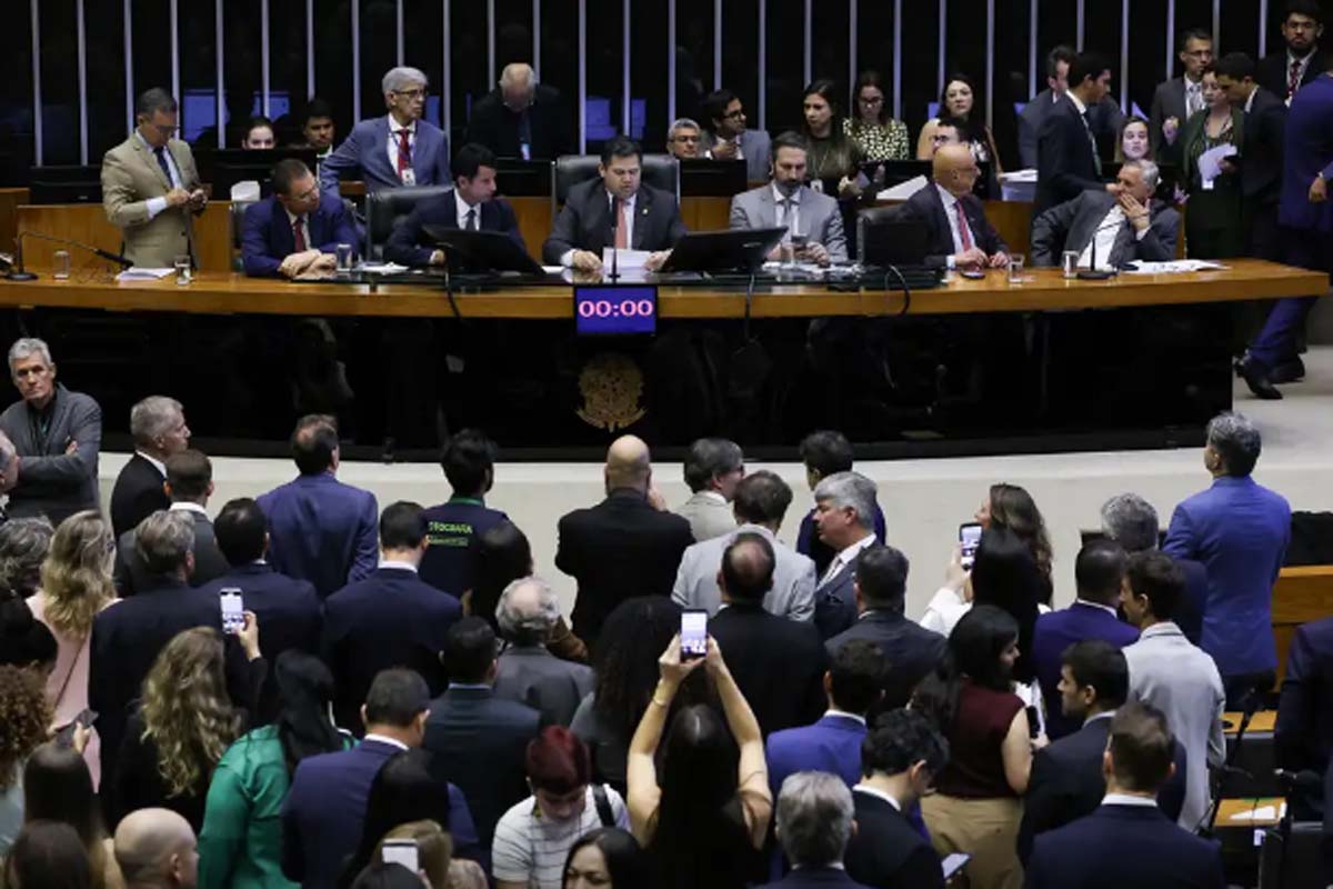 Alcolumbre marca votação da PEC pelo fim da 6x1 para quarta-feira