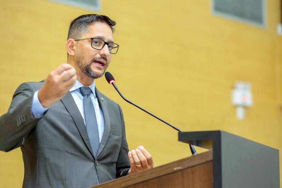 Deputado Anderson cobra informações quanto a limpeza e manutenção de iluminação pública no CEDEL em Porto Velho