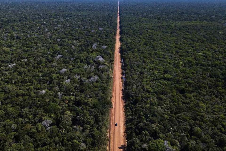 Governo Federal assina contrato para repavimentação de 52 km da BR-319, que liga Porto Velho a Manaus/AM