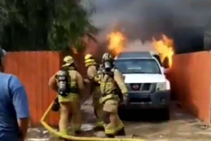  Homem invade incêndio para salvar seu cachorro 