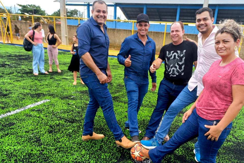 Deputado Federal Expedito Netto inaugura campo de Futebol Society no município de Seringueiras