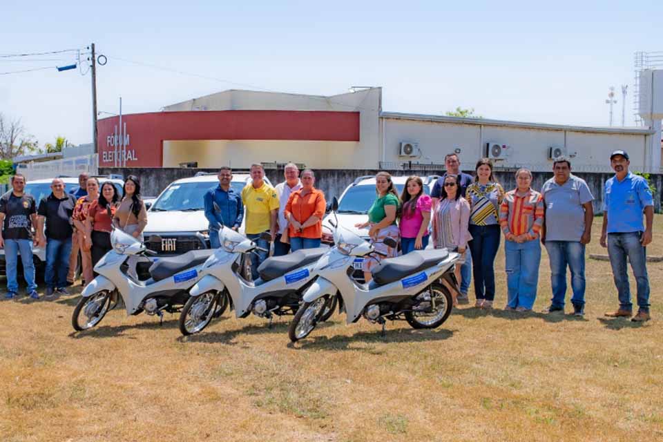 Deputado Estadual Luizinho Goebel entrega veículos para reforçar saúde e assistência social em Alvorada do Oeste
