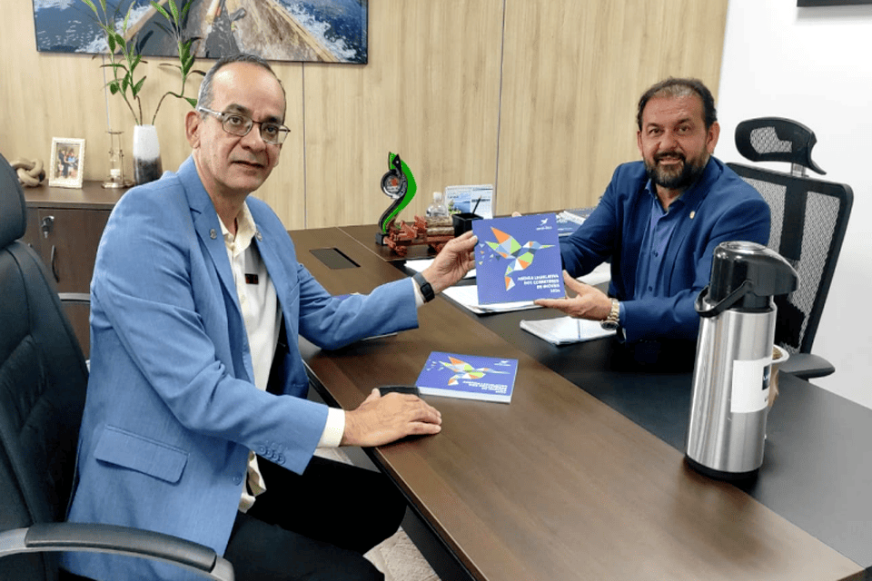 Presidente do CRECI-RO entrega Agenda Legislativa dos Corretores de Imóveis ao Deputado Laerte Gomes 