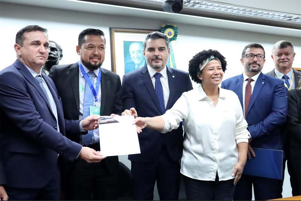 Deputados Sílvia Cristina e Thiago Flores comandam audiência sobre a concessão da hidrovia do Madeira