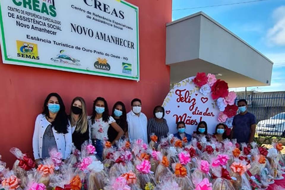 Secretaria Municipal de Assistência Social homenageia as mães com entrega de cestas de café da manhã