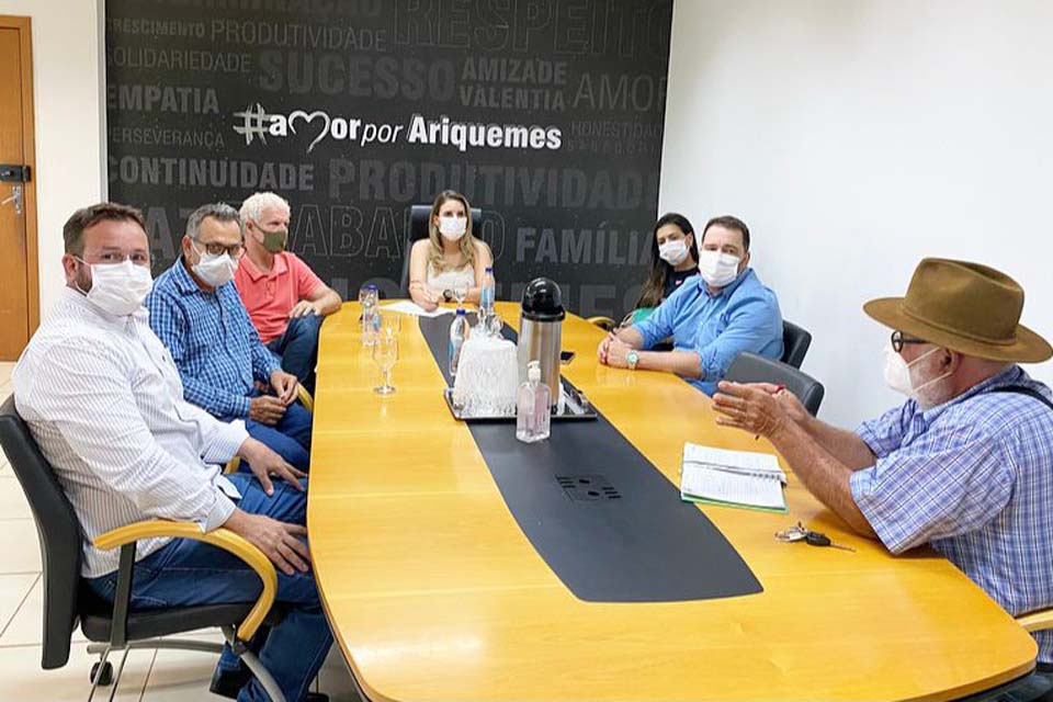 Presidente Alex Redano acolhe pedido para destinar recursos para construção de cozinha industrial na APA