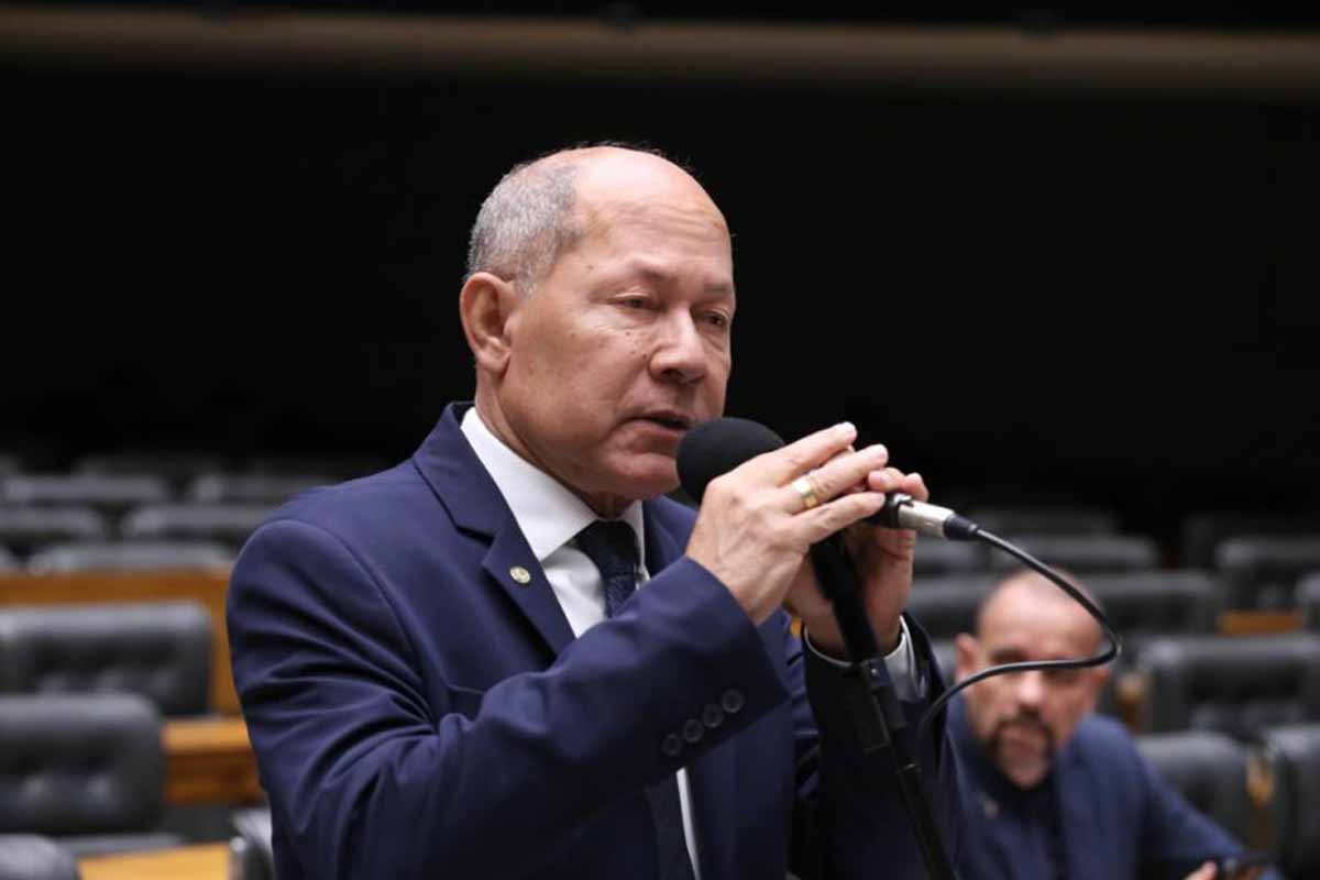 Aposentadoria de ministro do TCU provoca mudança na relatoria de processo que apura suposto nepotismo no gabinete de Coronel Chrisóstomo