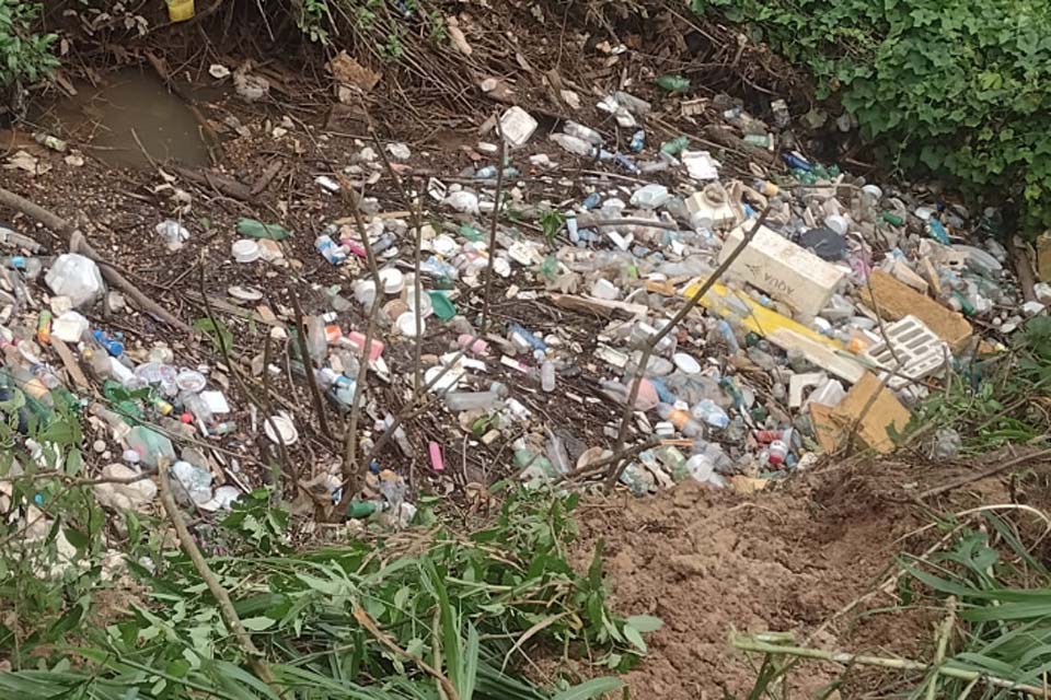 Prefeitura de Porto Velho faz alerta sobre acúmulo de lixo em bueiros e canais