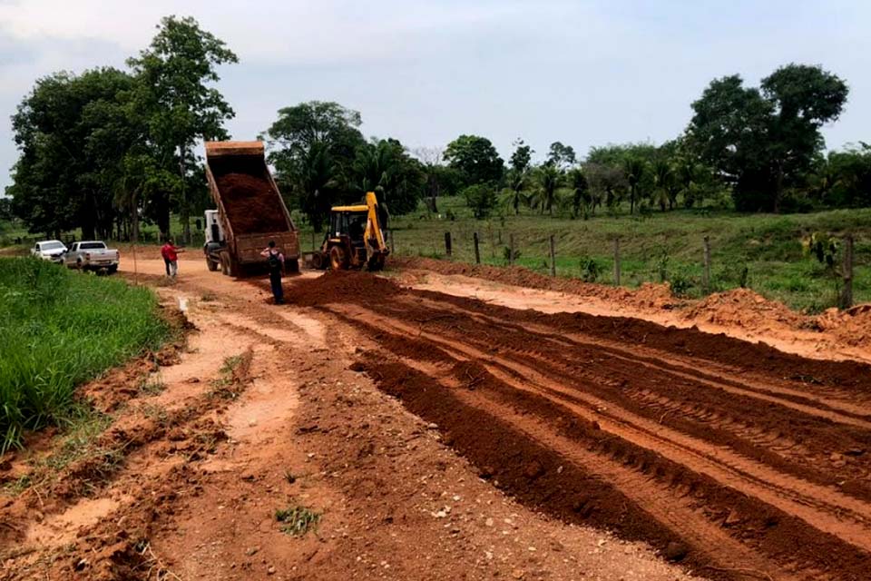 Prefeitura recupera vicinais com recursos do Fundo de Infraestrutura, Transporte e Habitação - Fitha