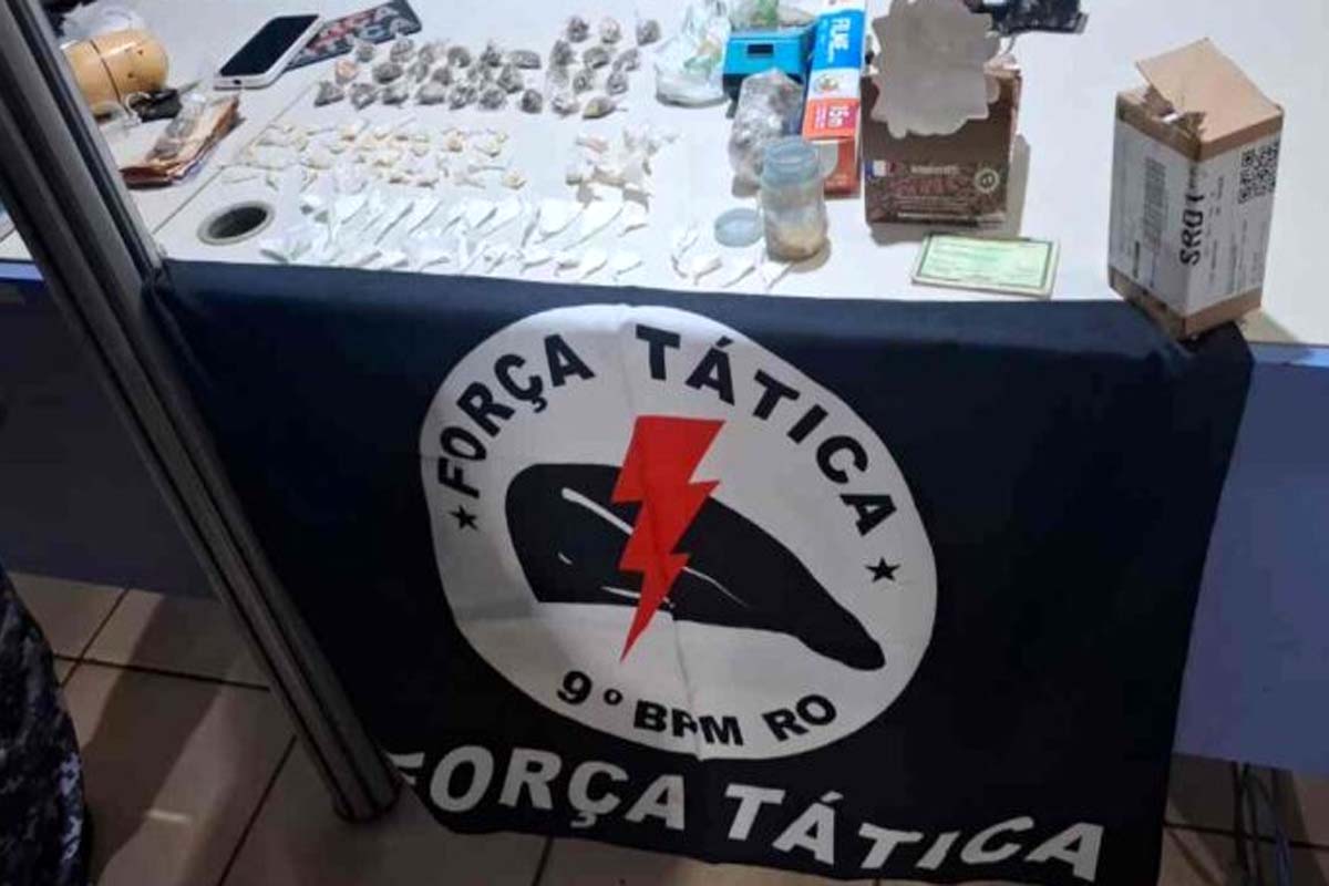 Operação policial prende suspeitos e apreende drogas 