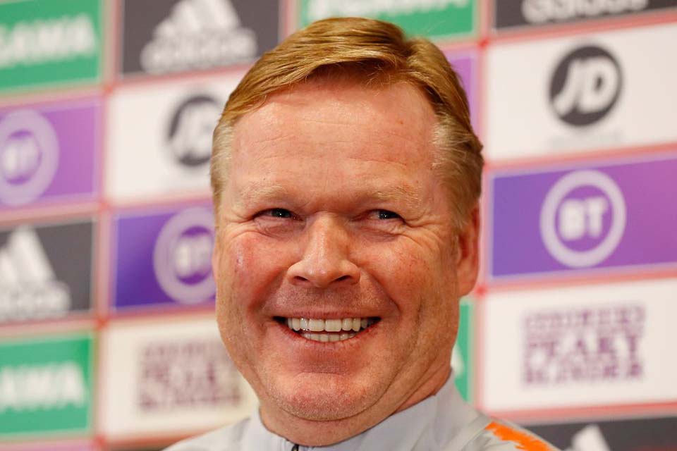 Koeman, ex-zagueiro do Barcelona, é confirmado como novo treinador