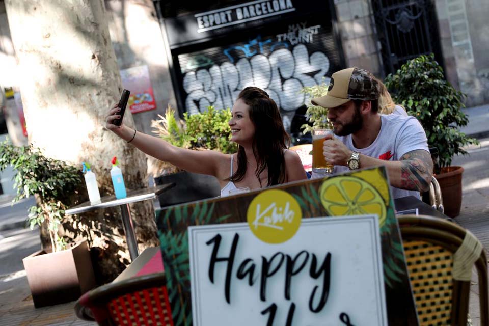 Espanha reabrirá fronteiras terrestres com Portugal e França neste mês