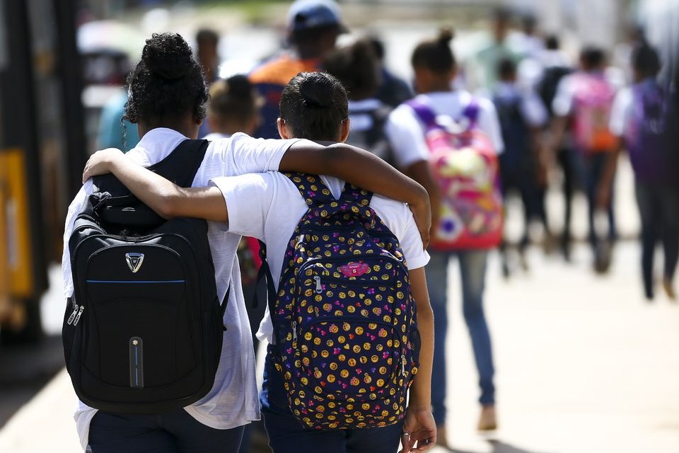 Racismo e violência contra criança e adolescente são desafios do país
