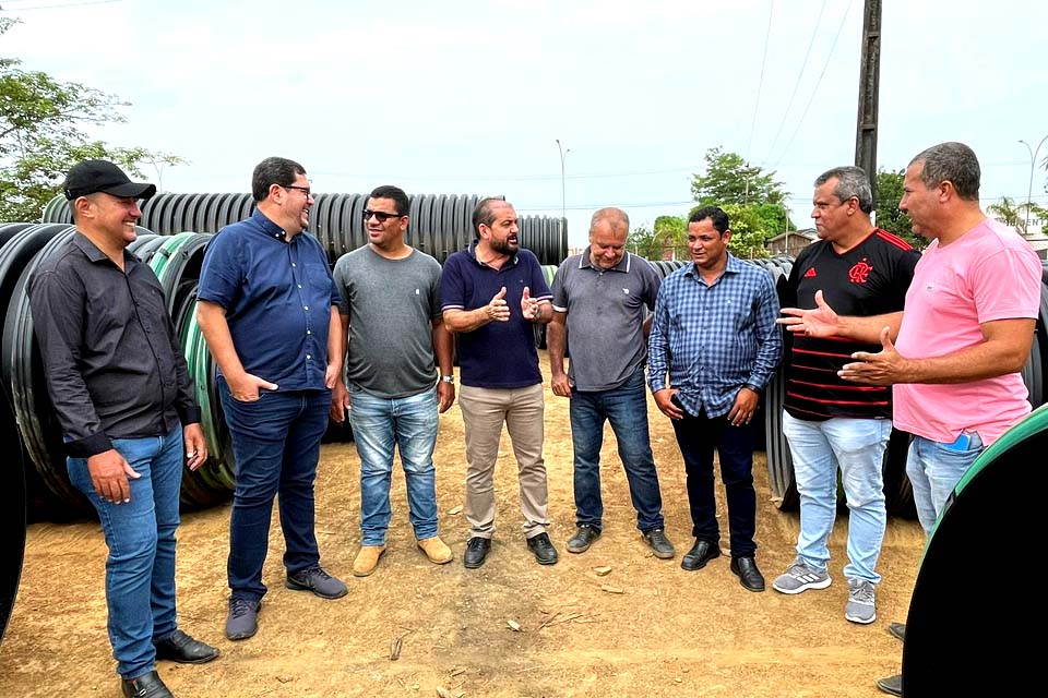 Laerte Gomes entrega tubos para substituição de pontes de madeira e bueiros em linhas da zona rural de Machadinho 