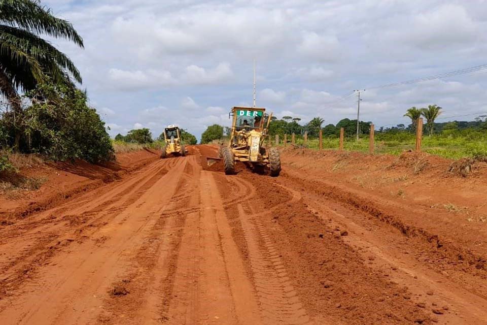 Manutenção do DER na RO-459 garante melhor acesso ao distrito de Bom Futuro