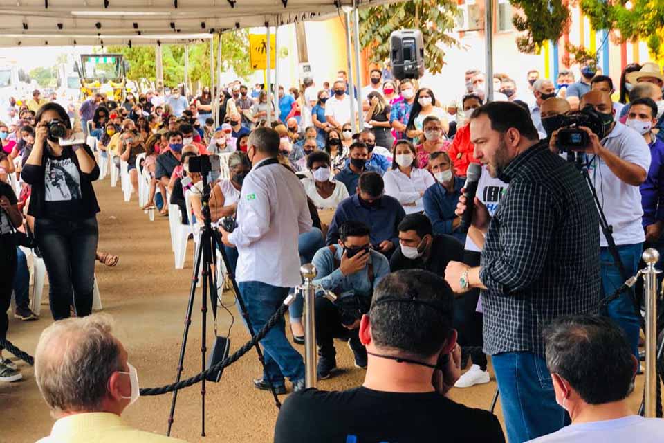 Em Vilhena, presidente Alex Redano participa do lançamento de programas do Governo