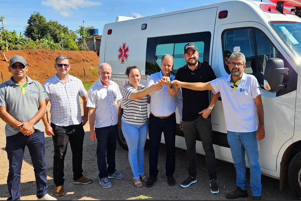 Deputado Jean Mendonça entrega ambulância para reforçar saúde em Colorado do Oeste