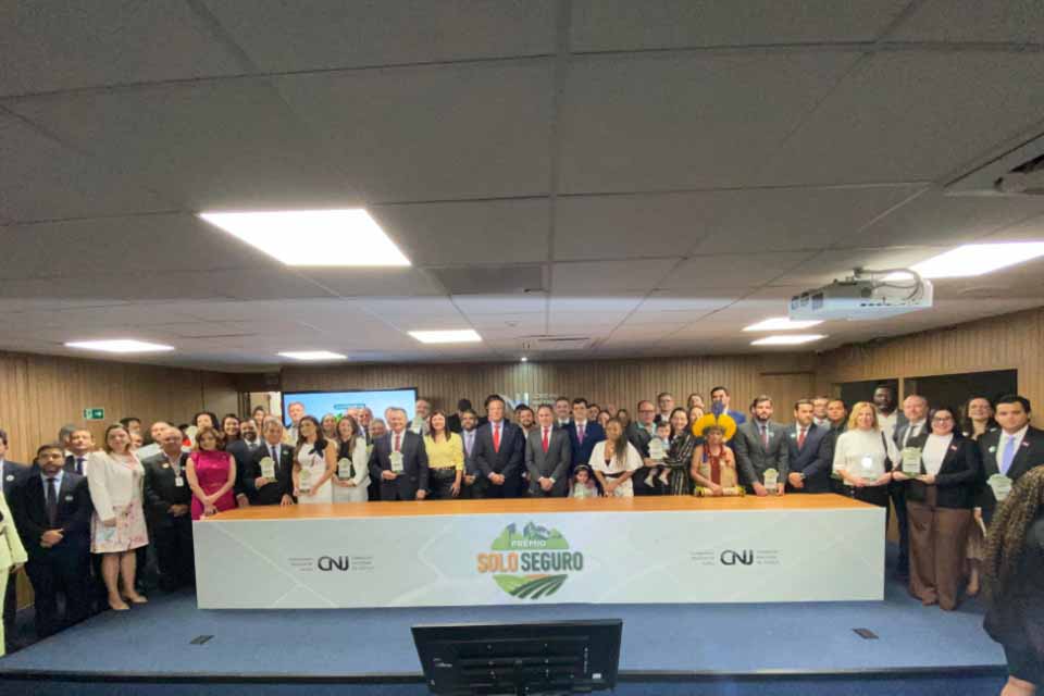 Rolim de Moura recebe em Brasília o Prêmio Solo Seguro 2024/2025 por regularização fundiária