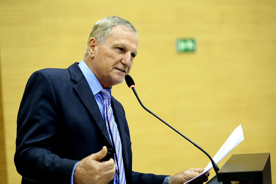 Adelino Follador sugere que servidores aposentados do INSS voltem ao trabalho para destravar atendimento