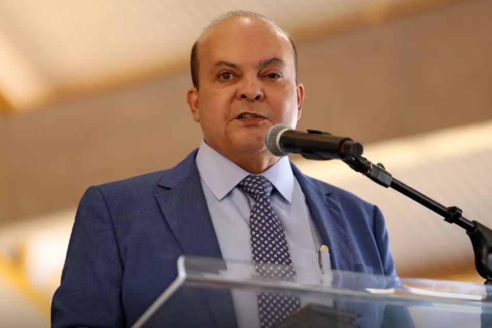 Oposição no DF pede impeachment de Ibaneis após citação por Vorcaro