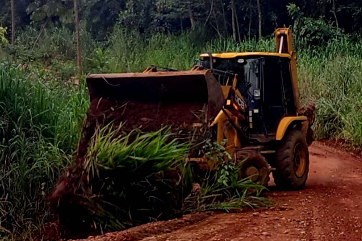 Semader realiza serviços de patrolamento e cascalhamento garantindo melhores condições de tráfego na Linha 5
