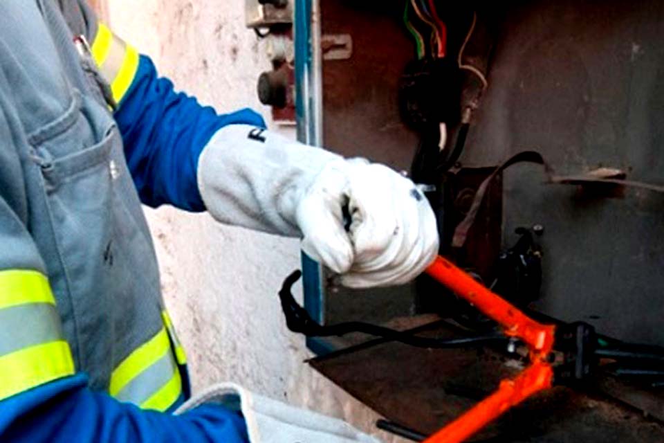 Corte de energia no fim de semana e demora em religar geram indenização