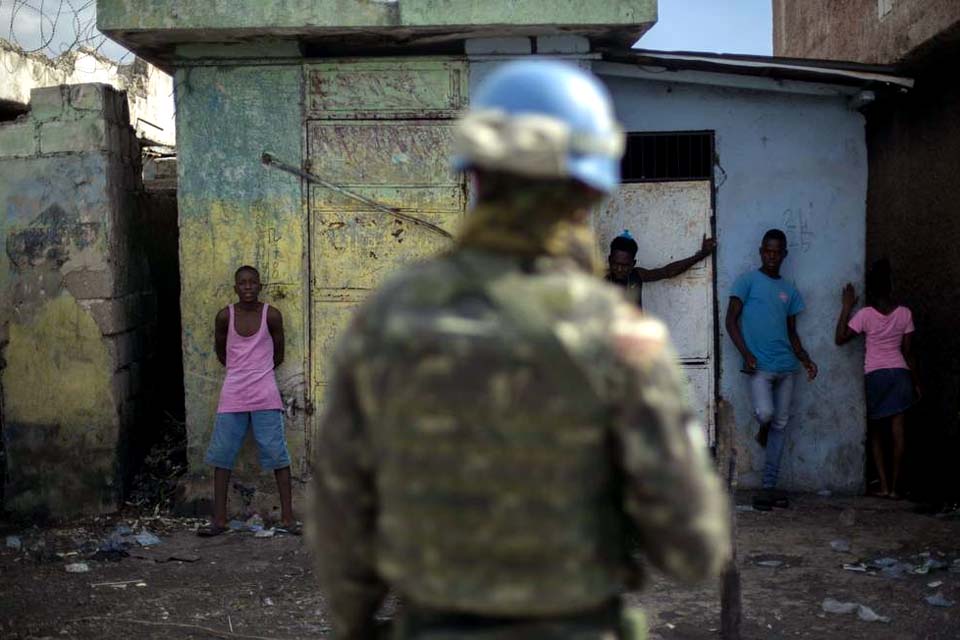 Brasil estuda formas de auxiliar o Haiti no combate à violência