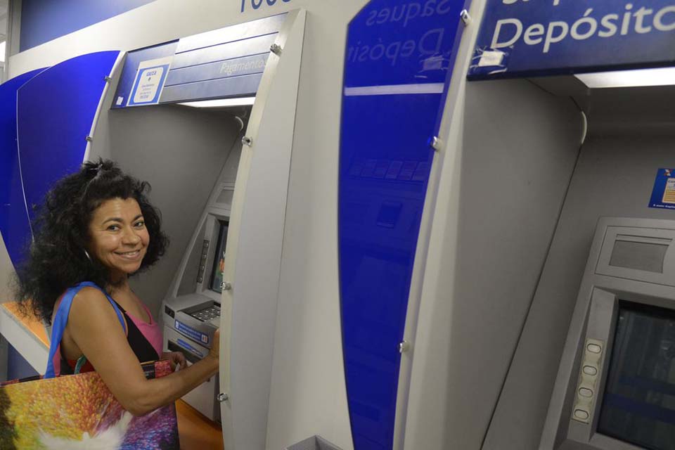 Bancos ainda estudam oferta de crédito garantido por saque-aniversário