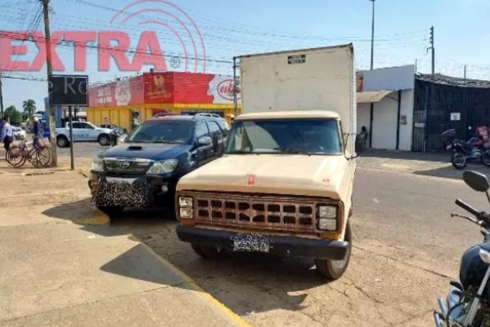 Colisão entre caminhonete e motocicleta deixa mulher ferida em Vilhena