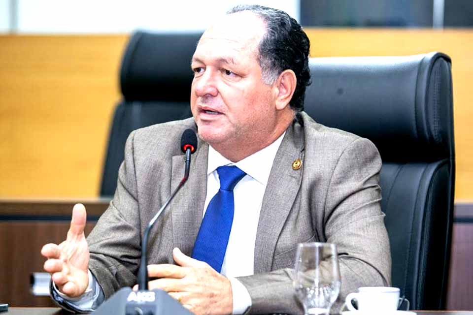 Pedro Fernandes garante transporte escolar para alunos do IFRO Ariquemes