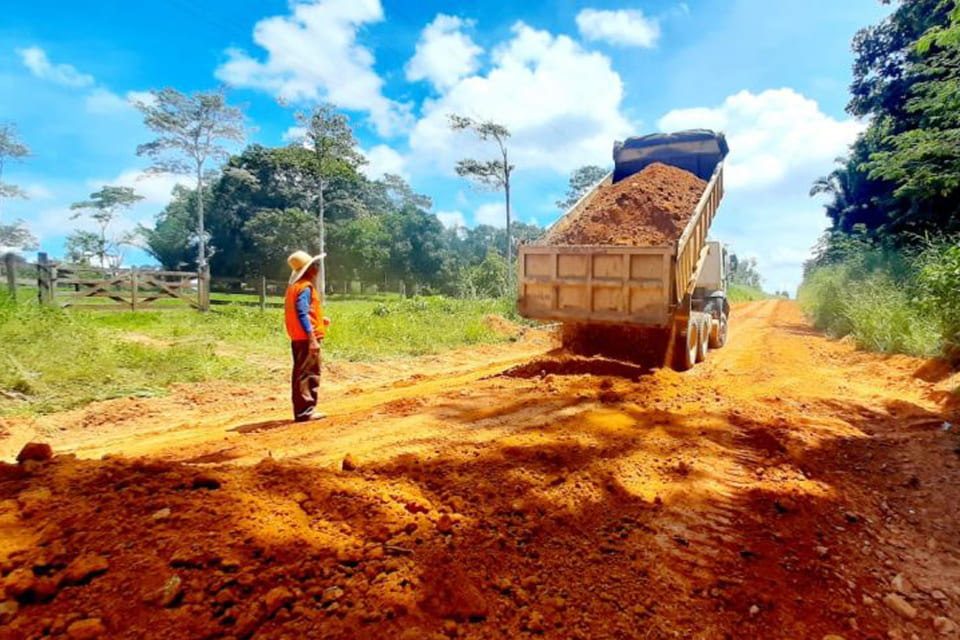 DER realiza manutenção nos 42 quilômetros da RO-475 entre o município e a RO-135