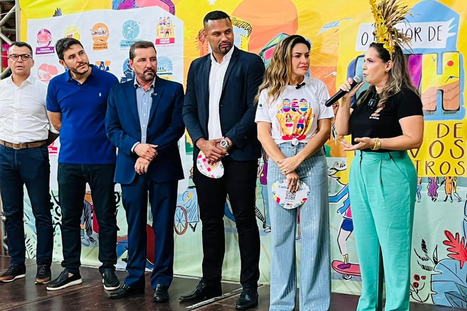 Vai Quem quer lança oficialmente camisa para o desfile do dia 10 de fevereiro