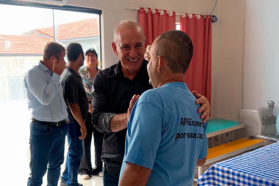 Apae de Cerejeiras recebe recurso destinado pelo deputado Ezequiel Neiva para implantação de programa de Equoterapia