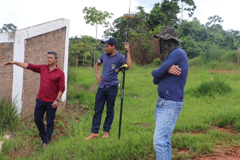 Prefeito  Wéliton Campos acompanha medição para pavimentação asfáltica no Distrito Flor da Serra