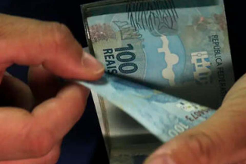Governo libera saldo do FGTS retido pelo saque-aniversário
