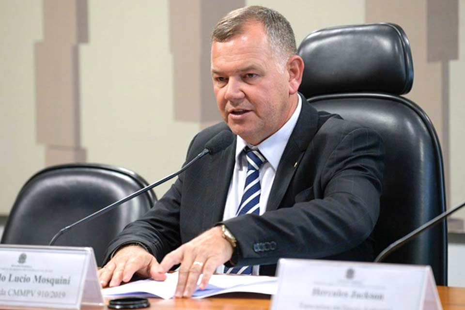 Obras da arquibancada do Estádio Leal Chapelão em Jaru avançam com recursos do Deputado Lucio Mosquini