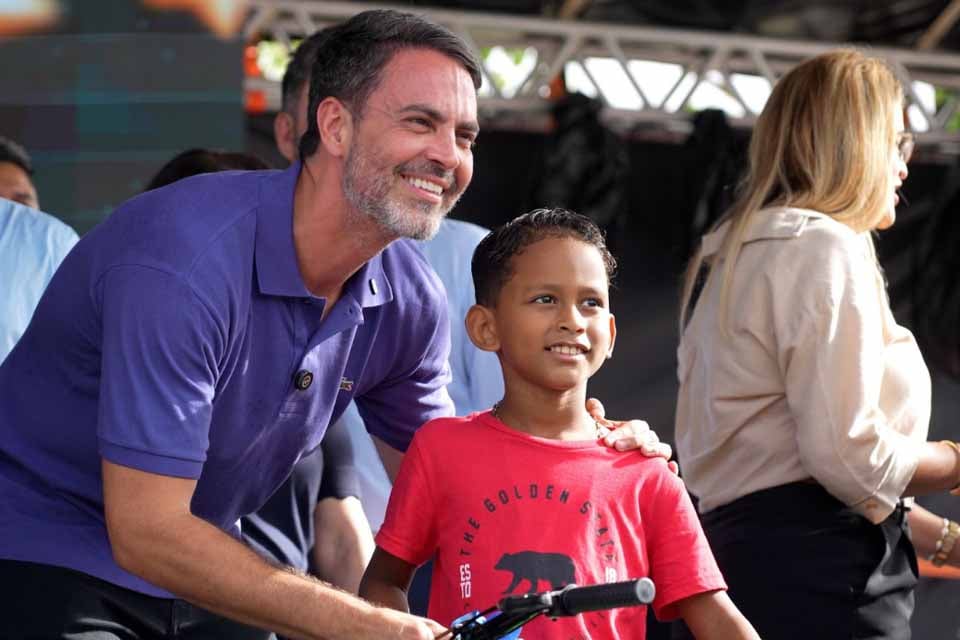 Prefeitura de Porto Velho entrega mais de mil bicicletas aos alunos da rede municipal que tiraram as melhores notas