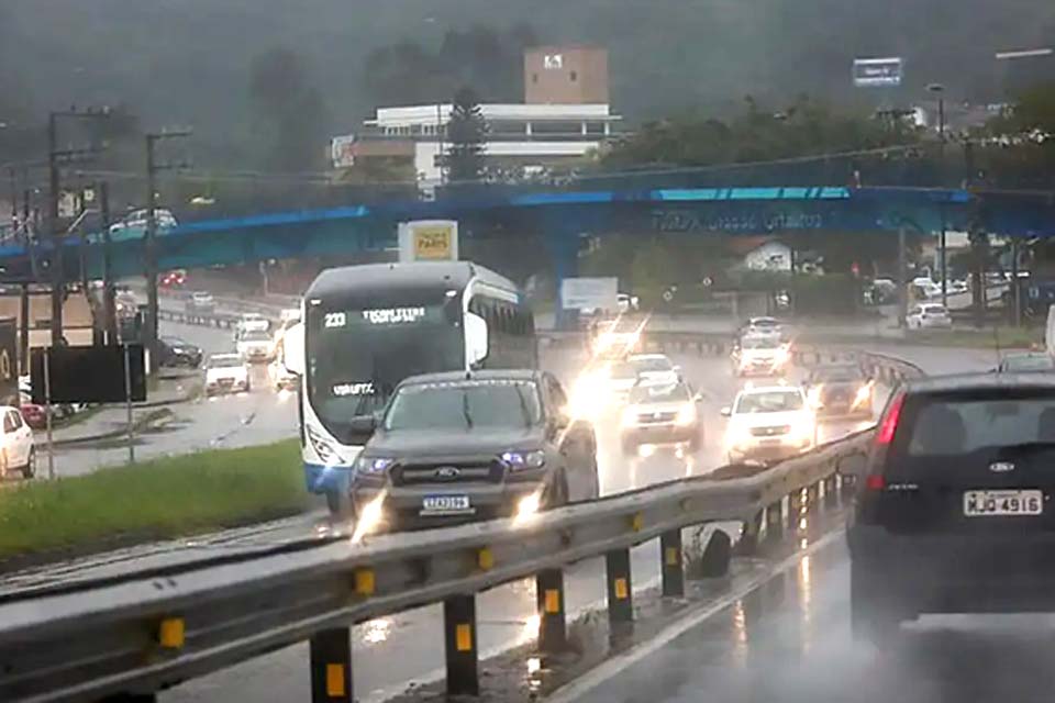 SC tem alerta vermelho para alagamentos e deslizamentos na capital