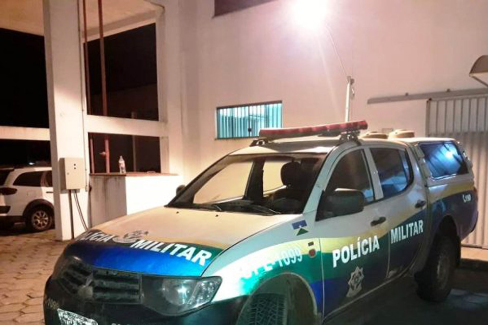 Homem é morto a pancadas e tem parte do corpo queimado 