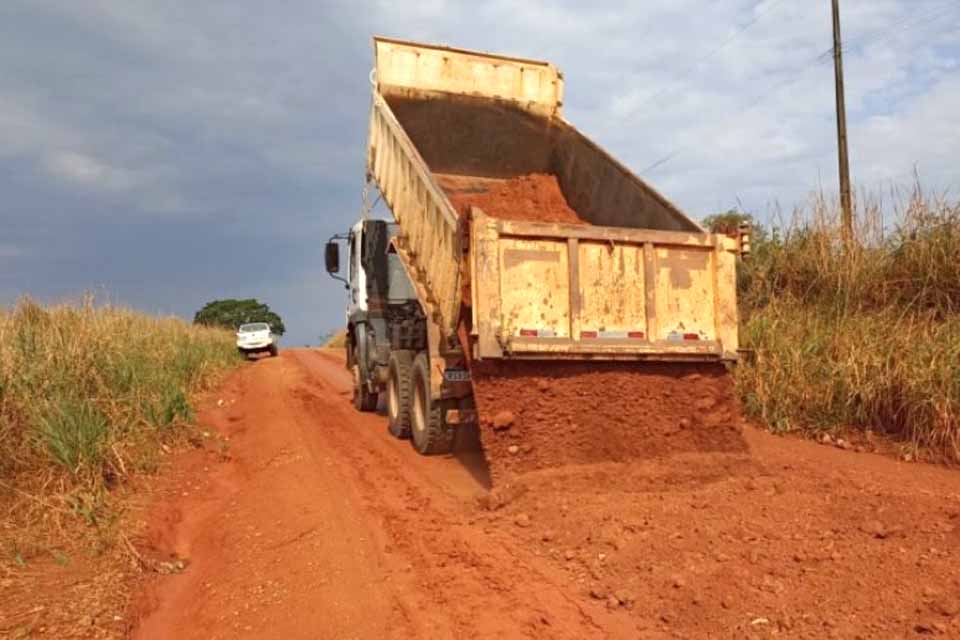 Plano Anual de Manutenção e Recuperação na RO-370 é executado pelo governo em Alto Alegre dos Parecis