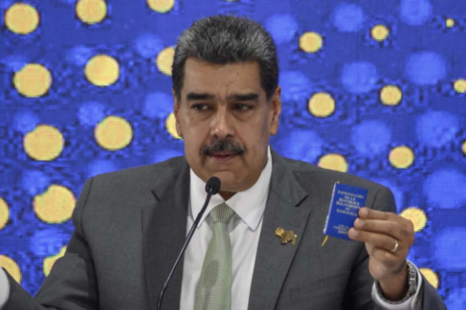 Maduro fala em banho de sangue se perder eleição; opositora denuncia suposto atentado