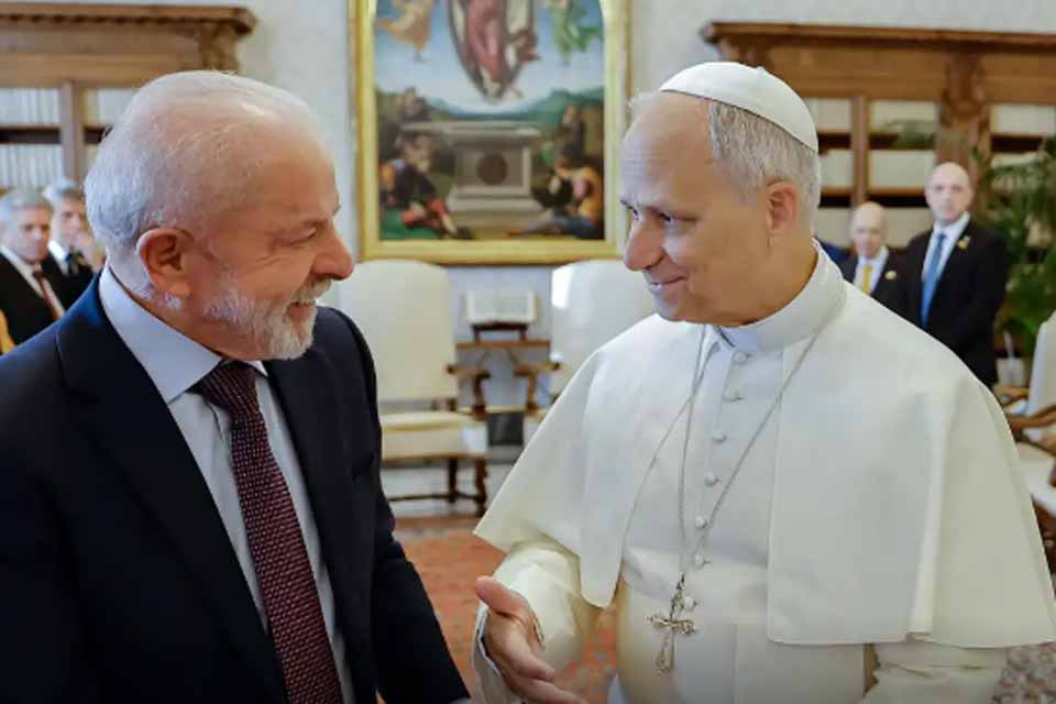 Lula se reúne com papa Leão XIV, pela primeira vez, no Vaticano