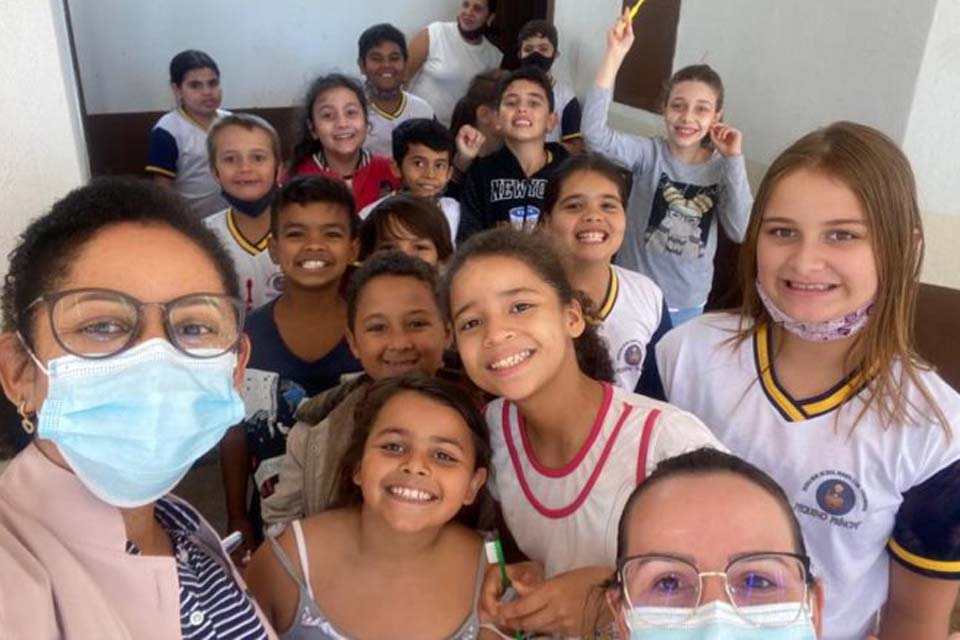 Alunos da escola Pequeno Príncipe do Distrito Nova Estrela participam de palestra sobre educação bucal