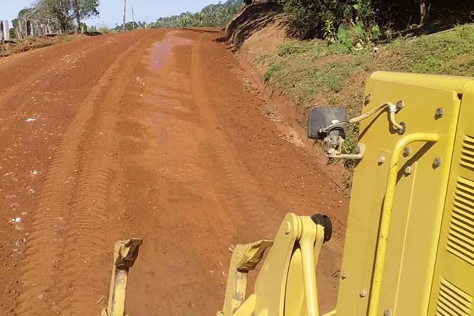 Prefeitura  intensifica serviço de recuperação das estradas rurais; equipes trabalham na 617