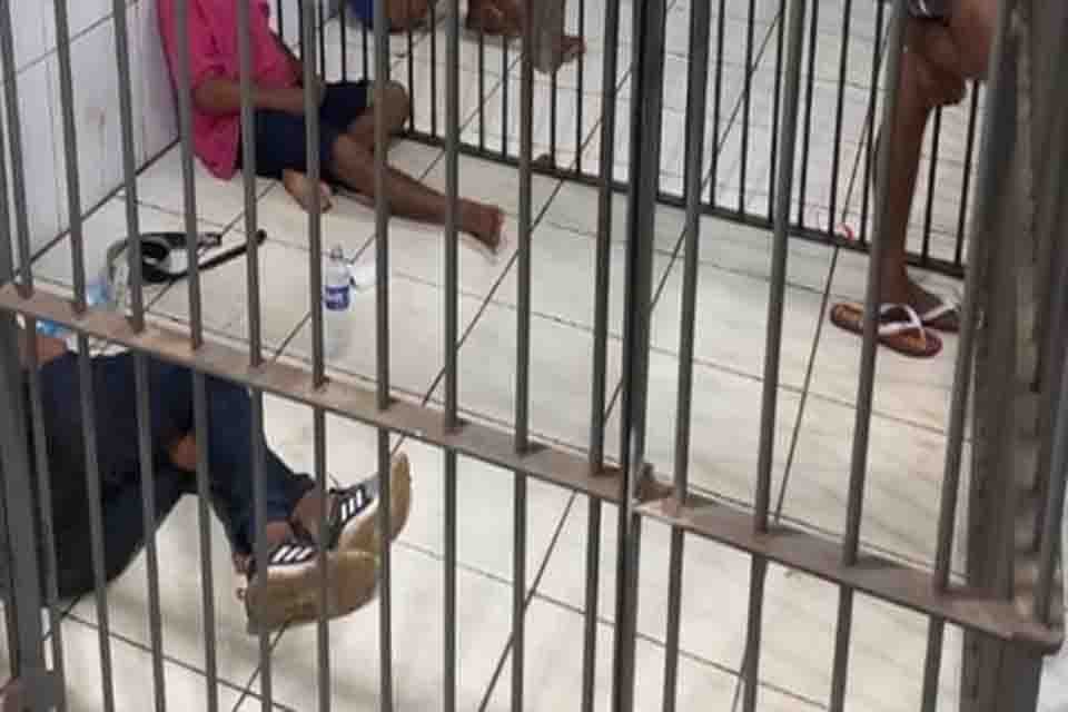 Três homens e uma mulher são presos com arma em carro na zona Leste