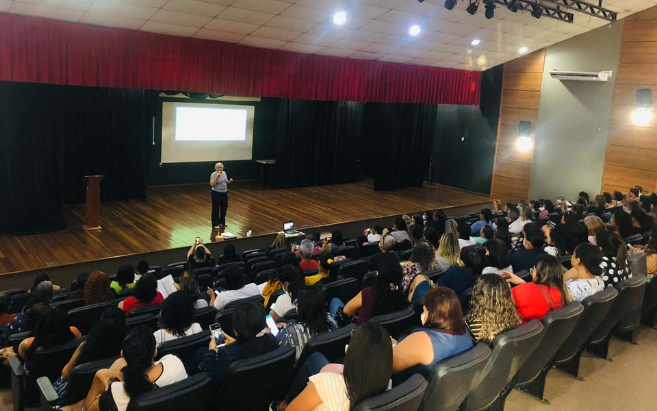 Professores da rede municipal recebem formação no Programa Alfabetiza Porto Velho