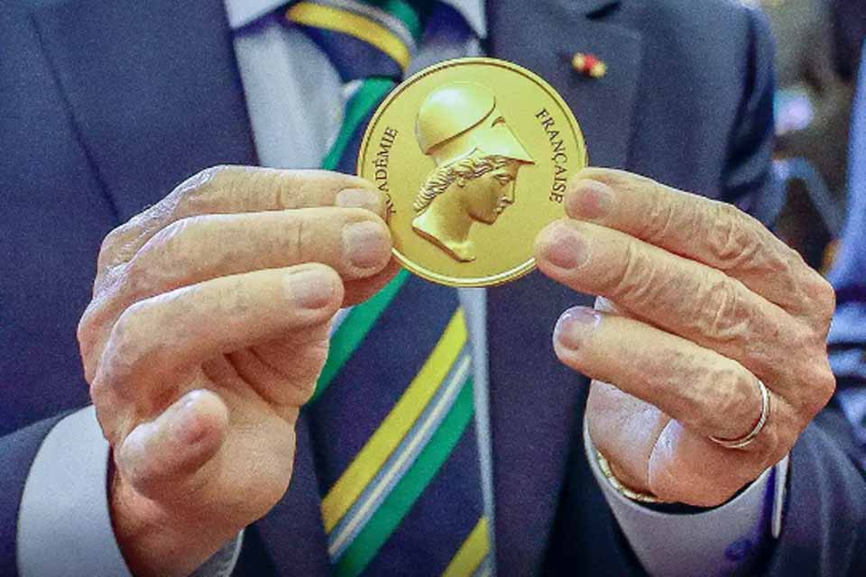 Lula é o 20º chefe de Estado homenageado pela Academia Francesa