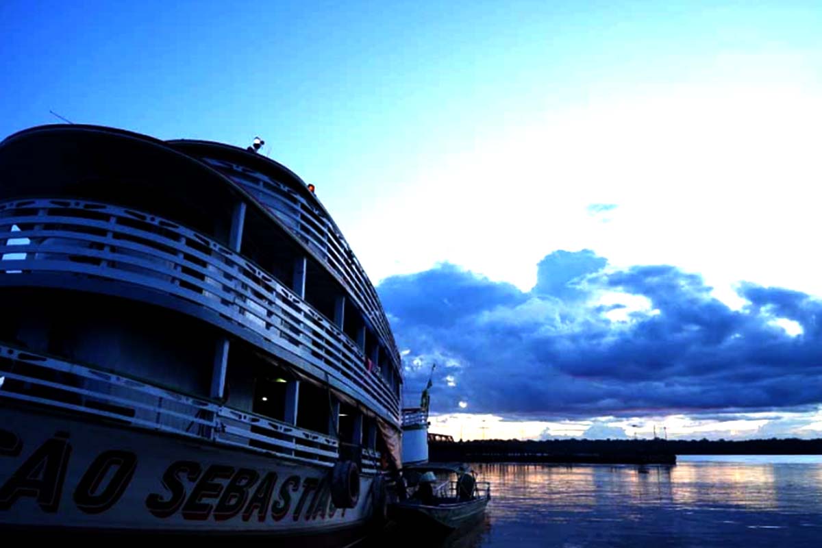 Passeio de barco pelo Rio Madeira integra programação dos 112 anos de Porto Velho