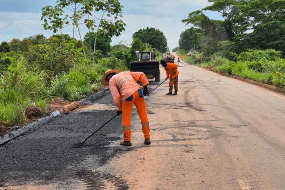 Governo inicia manutenção na pavimentação asfáltica na RO-010 entre Rolim de Moura e Nova Brasilândia do Oeste