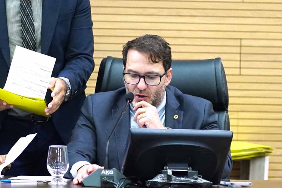 Alex Redano indica adesão de Rondônia ao convênio que concede isenção de ICMS para o “asfalto ecológico”